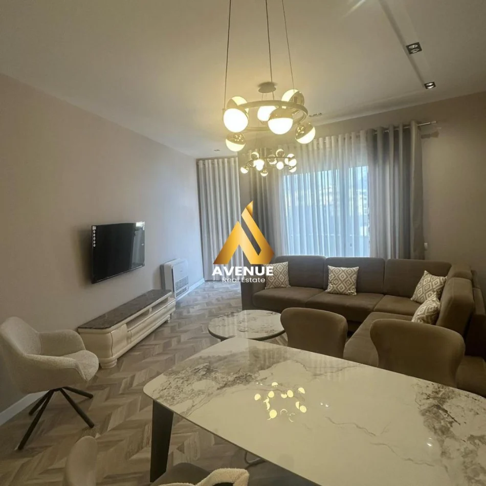 Shitet apartament luksoz 2+1+2, pranë sheshi skenderbej, tirane