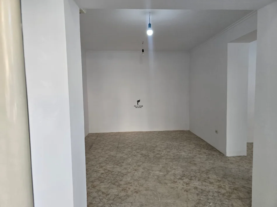 Shitet dyqan & garsoniere rruga e kavajes 195.000 euro fh-81727
