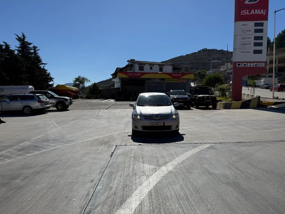 Sarande, shes makine Toyota Auris Nafte, gri metalizato manuale Kondicioner 201.000 km 5.300 €