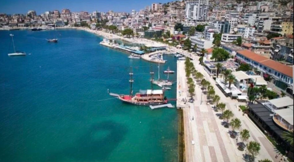 Sarande, shes shtepi te vjeter +truall , 250 m² (QAFE GJASHTE SARANDE)