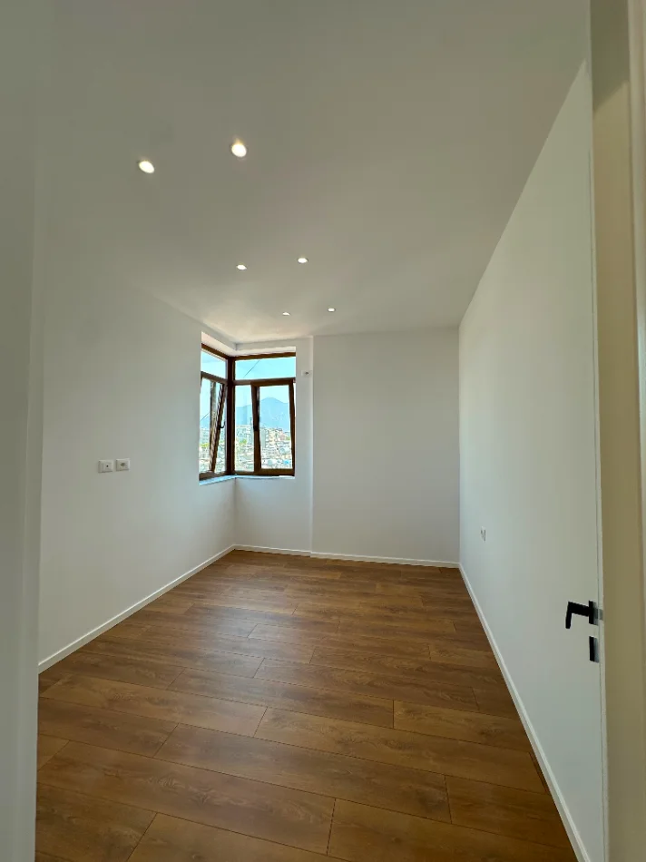 Shitet 2+1+1 Pallat i ri ish Nisharaku 86 m² 198.000 €