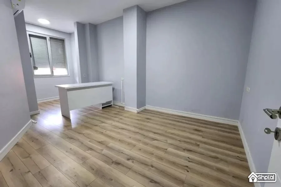 🤩Shitet: 2+1+2🚾 & Ballkon Gjigand 📍( M. Shyri - Mulliri Vjetër/Rr. Islam Alla) 400m nga Sheshi Skëndërbe 122m² Çmimi 280.000€ ✨
