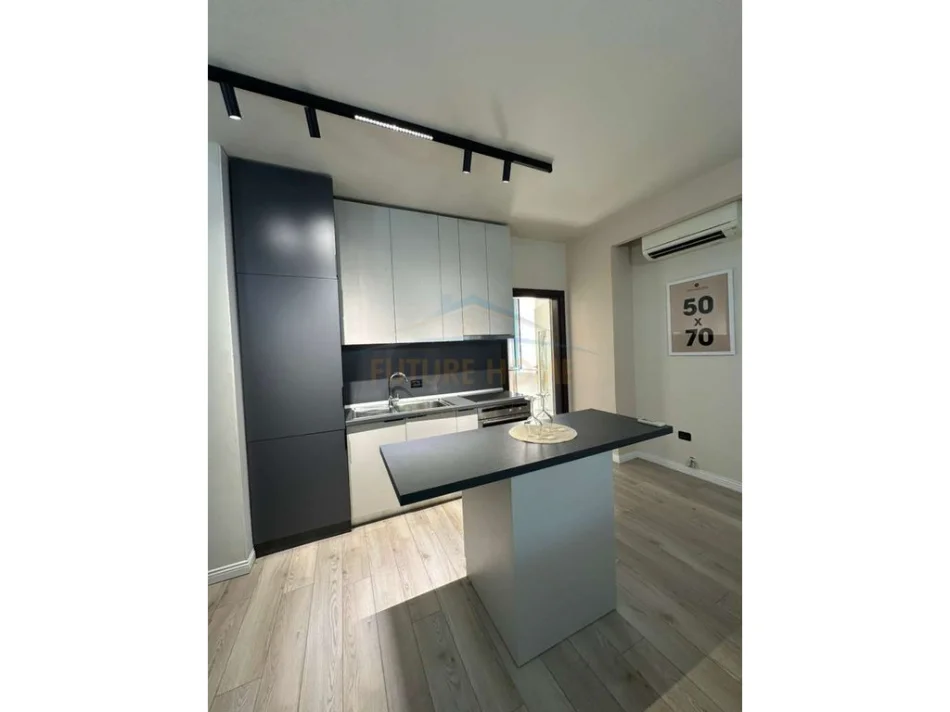 Shitet, Apartament 1+1, 21 Dhjetori, Tiranë 0696069906