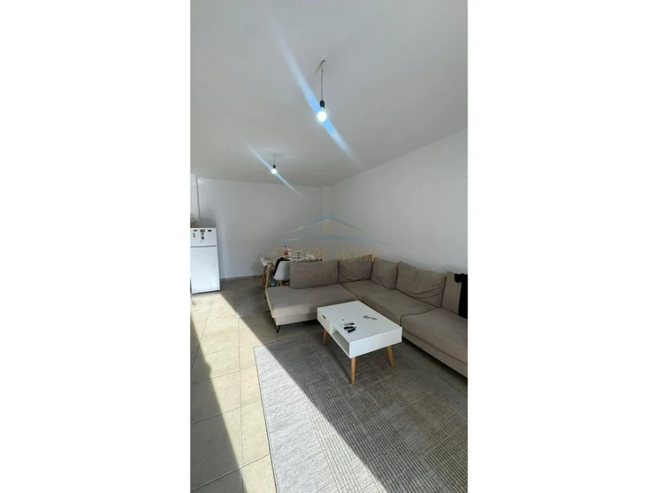 Shitet, Apartament 1+1, Unaza e Re 0696069906