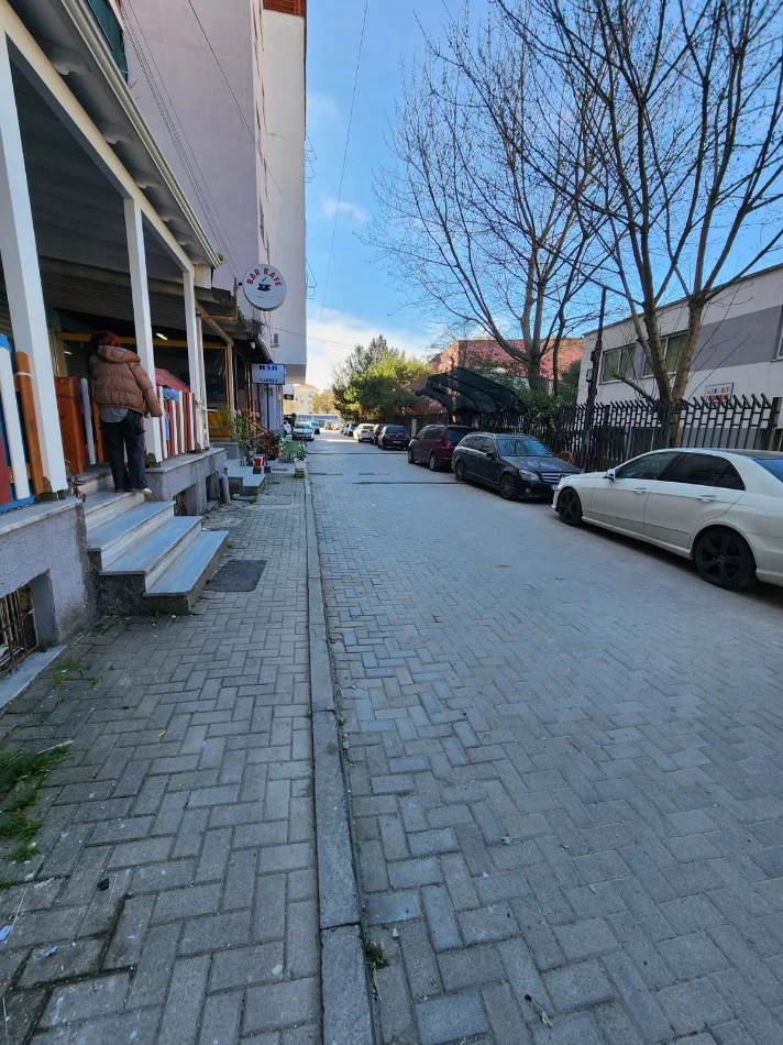 Shitet, Apartament 1+1, pranë Shkollës 