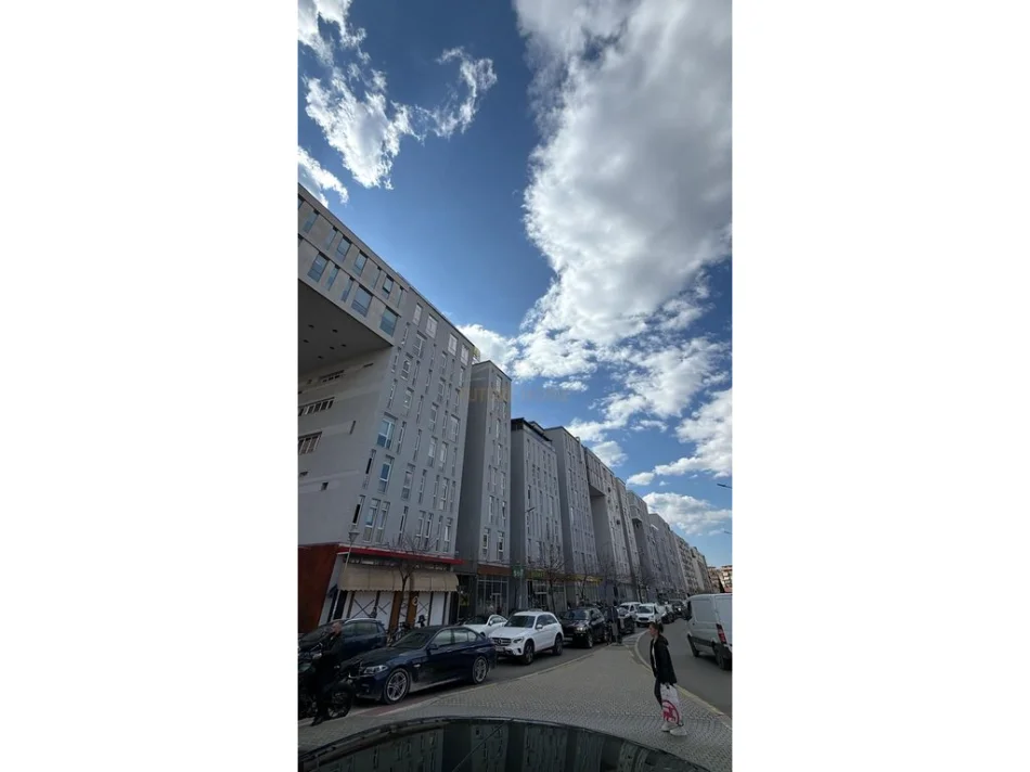 Shitet, Apartament 2+1+2 , Kika 2 , Komuna e Parisit. 345,000 €
