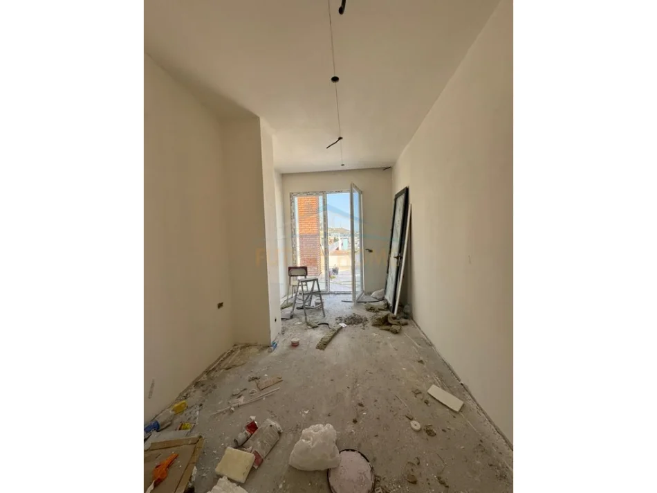 Shitet, Apartament 2+1+2, Yzberisht, Tiranë. 0696069906
