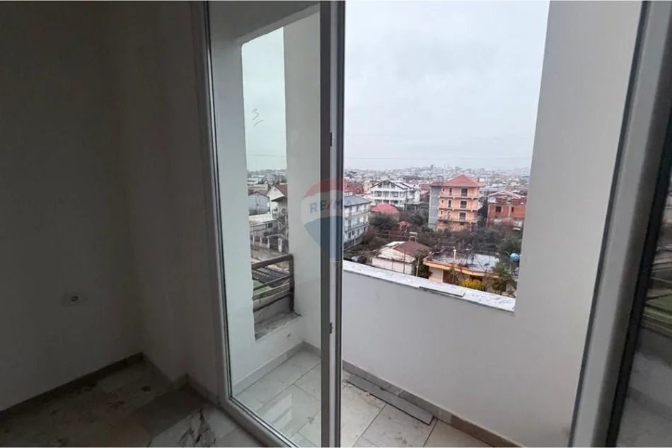 Shitet Apartament 2+1+2 tek Pallatet e Verdha