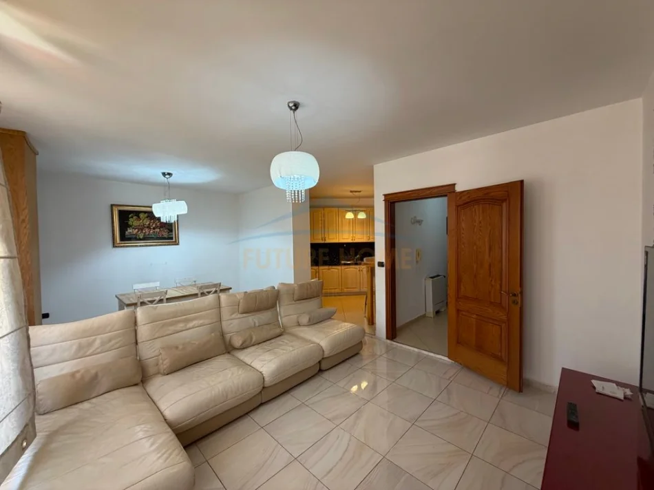 Shitet , Apartament 2+1+Garazh , 21 dhjetori , Tirane 0696069906