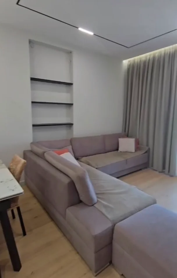 Shitet  apartament 1+1+Ballkon  Liqeni i Thate  170.000 € (Liqeni i Thate)