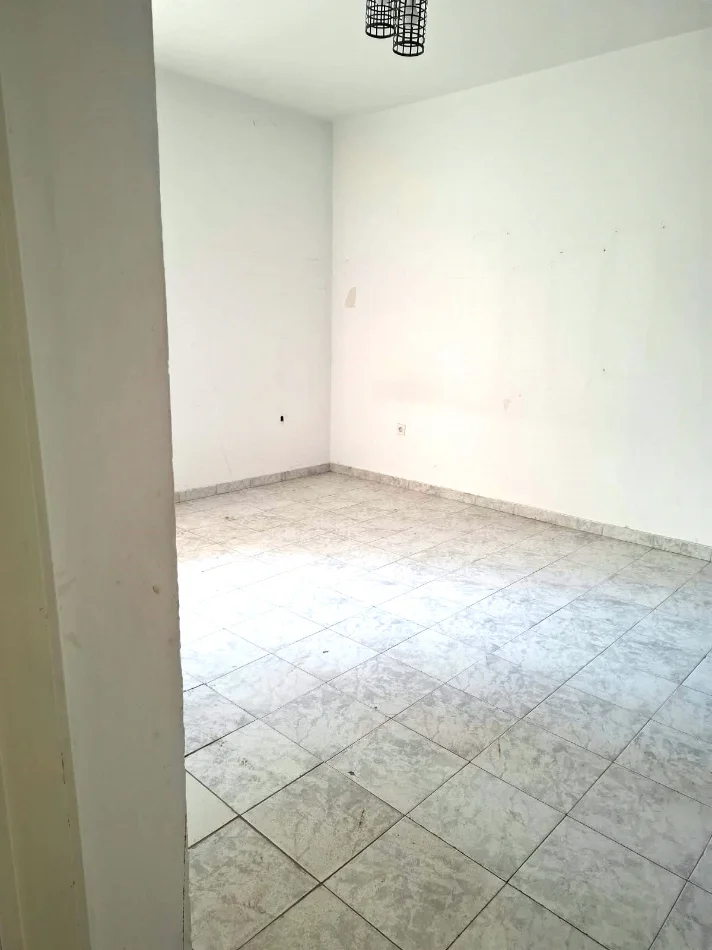 🏡 Shitet apartament 3+1 – 2 banjo + 2 ballkone te Blloku Vasil Shanto