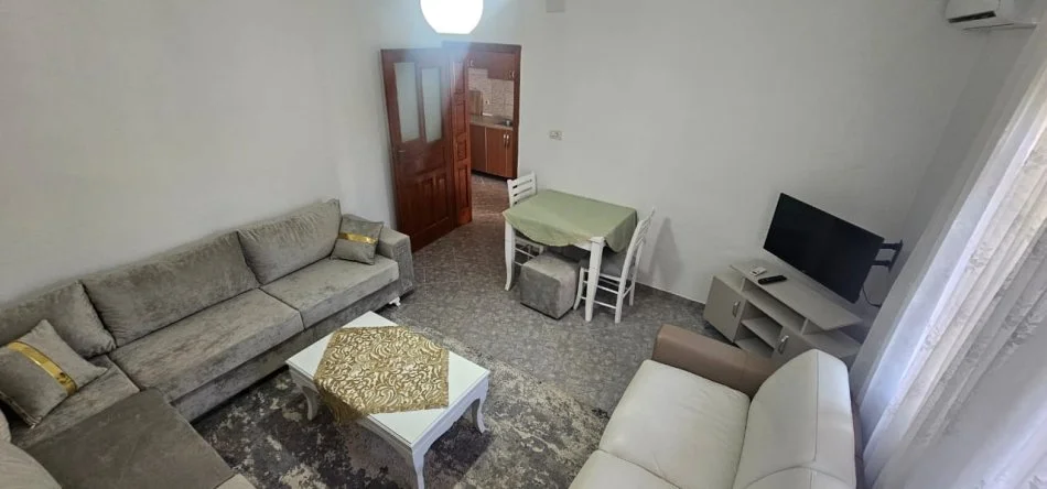 Shqiperi, jepet me qera apartament 1+1+Ballkon Kati 1, 63 m² 400 € (ISH PARKU)