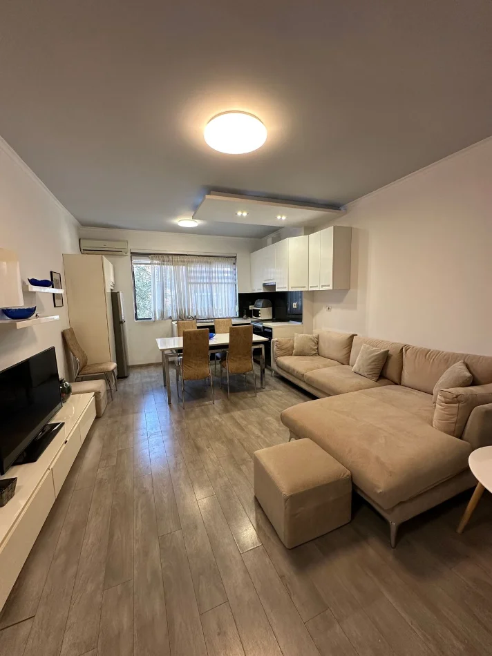 Shqiperi, jepet me qera apartament 1+1+Ballkon Kati 2, 62 m² 550 € (BRRYLI)