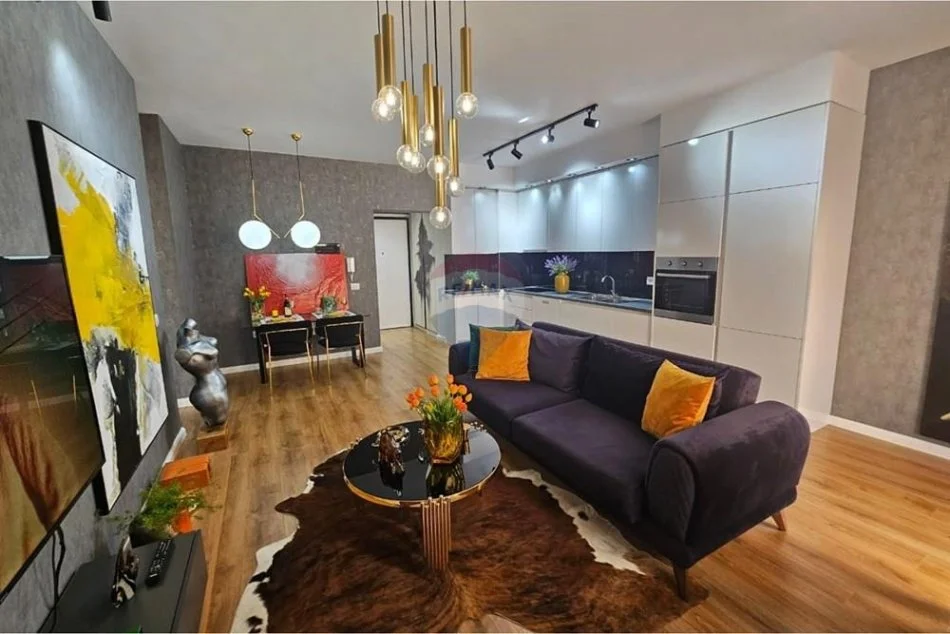 Shqiperi, jepet me qera apartament 1+1 Kati 6, 830 €