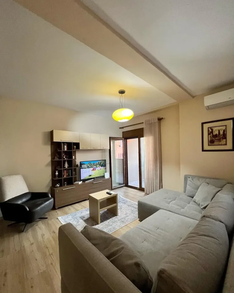Shqiperi, jepet me qera apartament 1+1 Kati 8, 75 m² 750 € (Rruga Myslym Shyri)