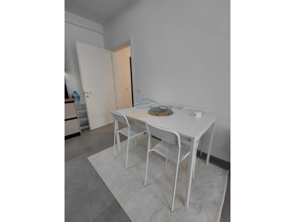 Shqiperi, jepet me qera apartament 1+1 Kati 8, 84 m² 600 € (UNIVERS CITY QTU)