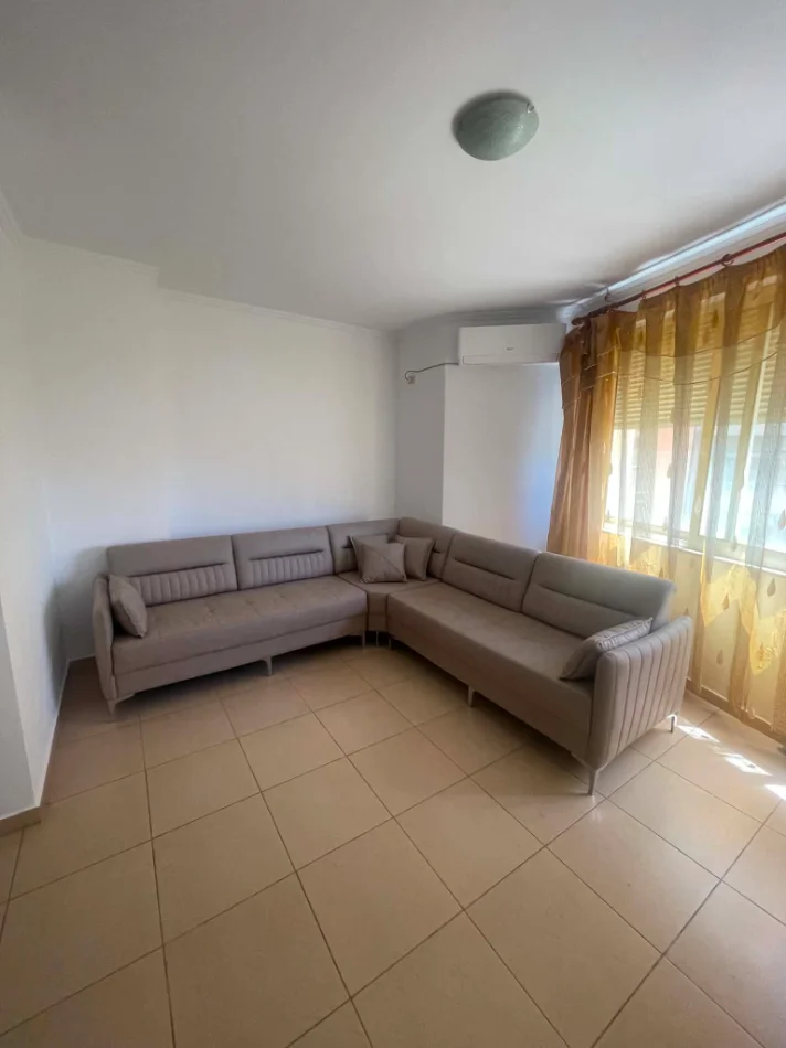 Shqiperi, jepet me qera apartament 2+1+Aneks+Ballkon Kati 4, 650 € (SELVIA)