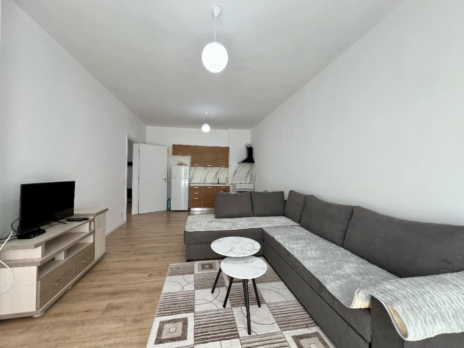 Shqiperi, jepet me qera apartament 2+1+Ballkon Kati 1, 93 m² 450 € (Paskuqan)