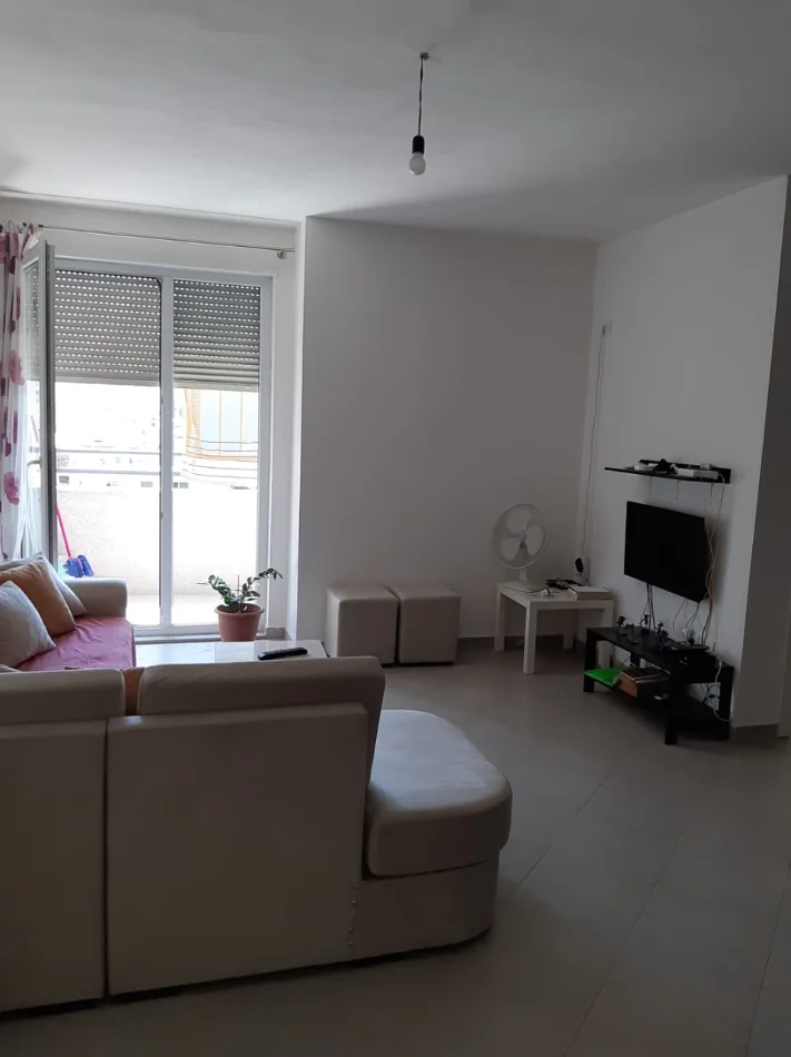 Shqiperi, jepet me qera apartament 2+1+Ballkon Kati 3, 95 m² 550 €