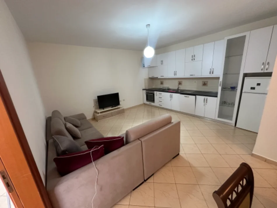 Shqiperi, jepet me qera apartament 2+1 Kati 3, 110 m² 450 € (Rruga e Thesarit ne Fresk tek Pika e Gazit Kastrati)