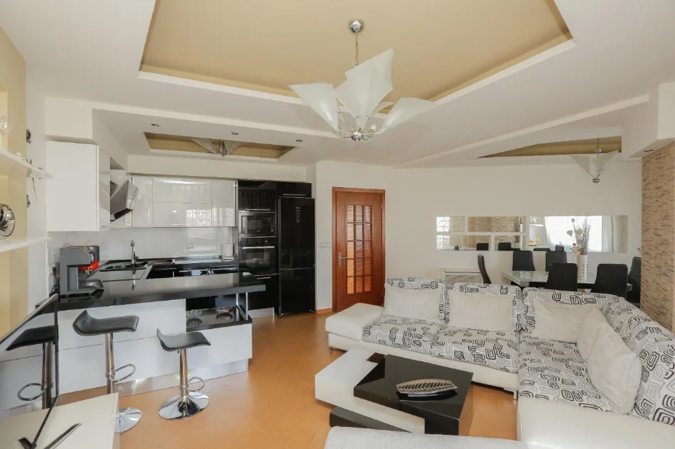 Shqiperi, jepet me qera apartament 3+1+Aneks+Ballkon Kati 4, 130 m² 750 € (rruga don bosco)