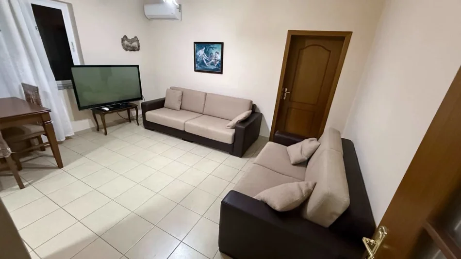 Shqiperi, jepet me qera apartament 3+1+Ballkon Kati 4, 100 m² 800 € (RRUGA E ELBASANIT)