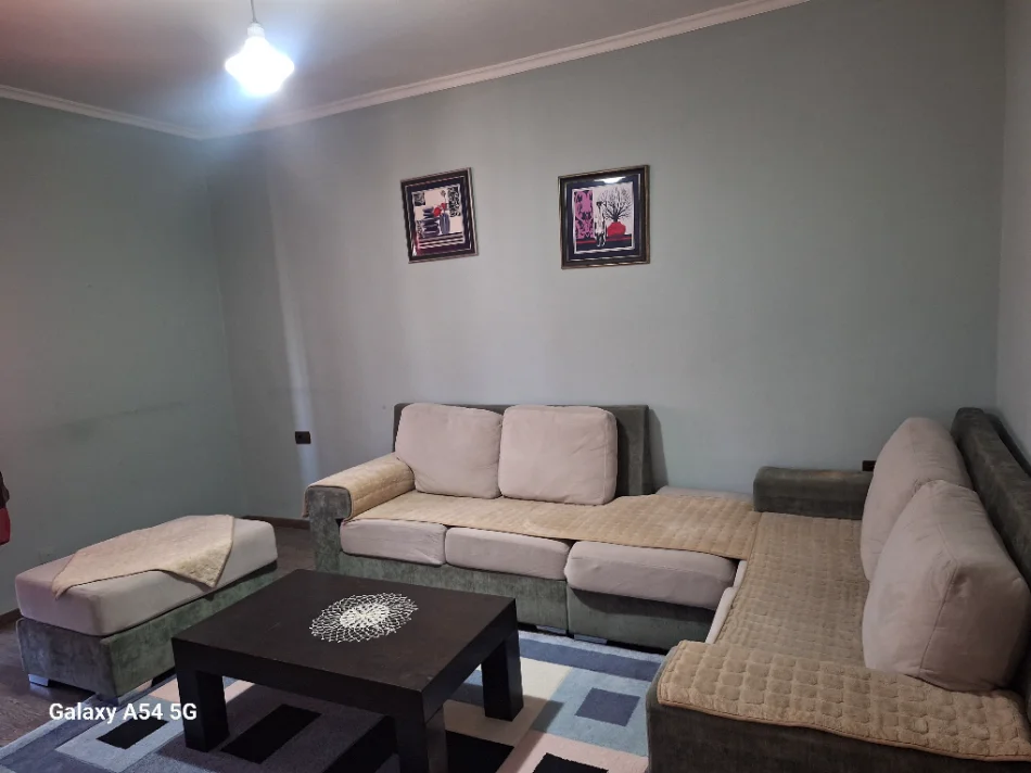 Shqiperi, jepet me qera nga Pronari, pa-komision apartament 2+1+Aneks+Ballkon Kati 5, 85 m² 400 € (Ferit Xhajko)