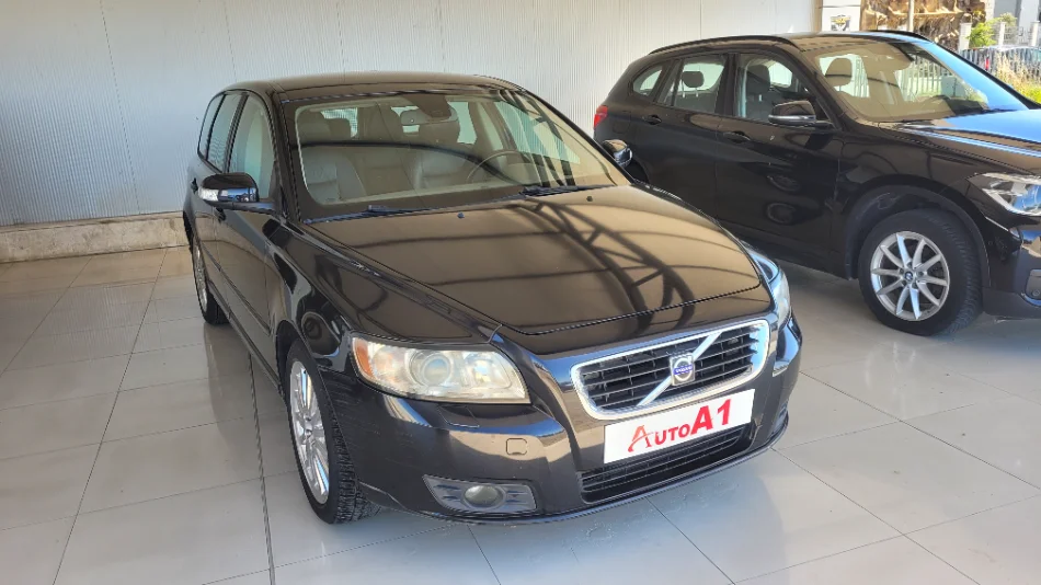Shqiperi, makine me portobagazh Volevo Nafte, e zeze manuale 220.000 km 2.700 €