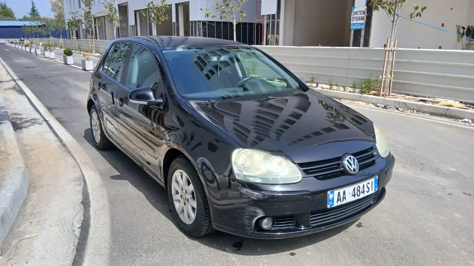 Shqiperi, shes makine Benzin, e zeze manuale Kondicioner 280.000 km 3.300 €