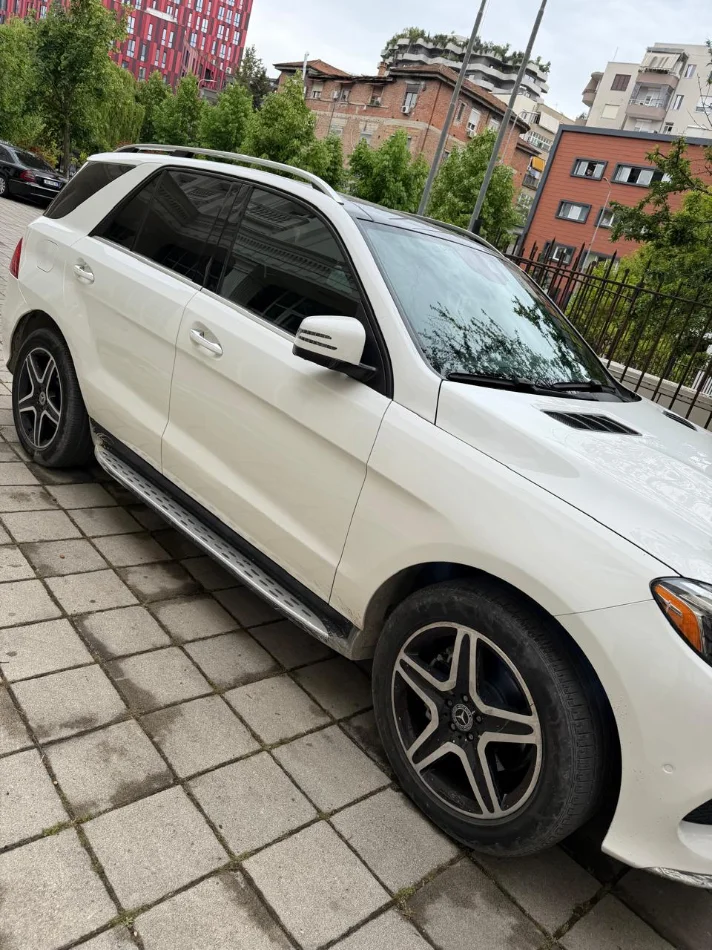 Shqiperi, shes makine Nafte, e bardhë 180.000 km 21.000 €