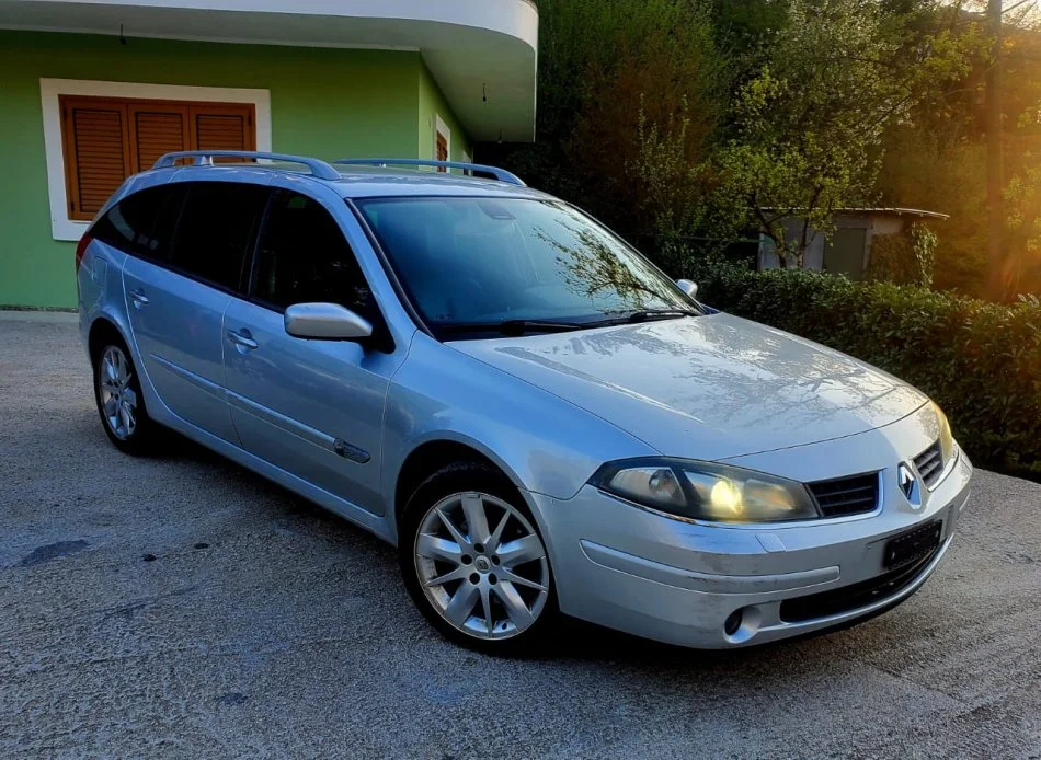 Shqiperi, shes makine Renault Nafte, gri metalizato automatik Klima 172.321 km