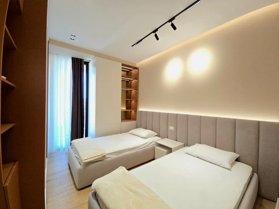Shqiperi, shitet apartament 2+1+Aneks+Ballkon Kati 1, 93 m² 290.000 € (zogu i zi)