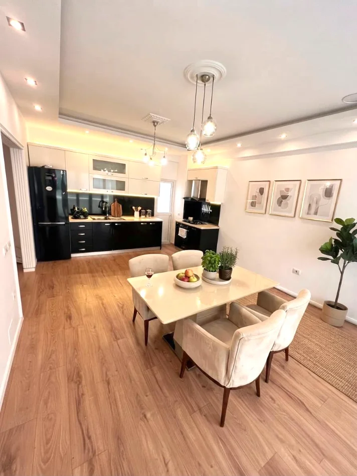 Shqiperi, shitet apartament 2+1 Kati 5, 93 m² 258.000 € (Liqeni, Kopshtin Zoologjik, Pa Malore)