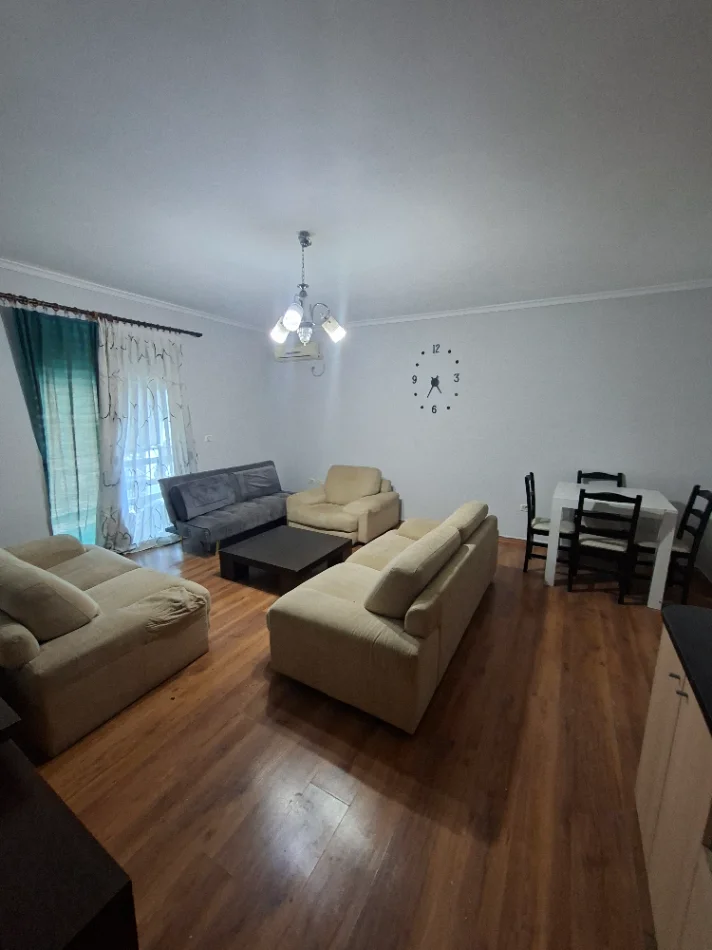 Tirane, Apartament 1+1 me qira XHAMLLIK 500 €