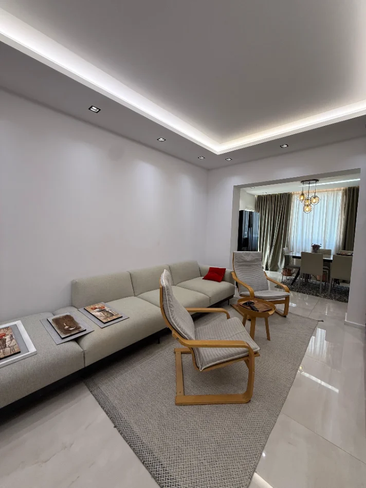 Tirane, JEPET ME QERA APARTAMENT 2+1, KATI , 100M2, 950 € (QENDER, PRANE TREGUT CAM)