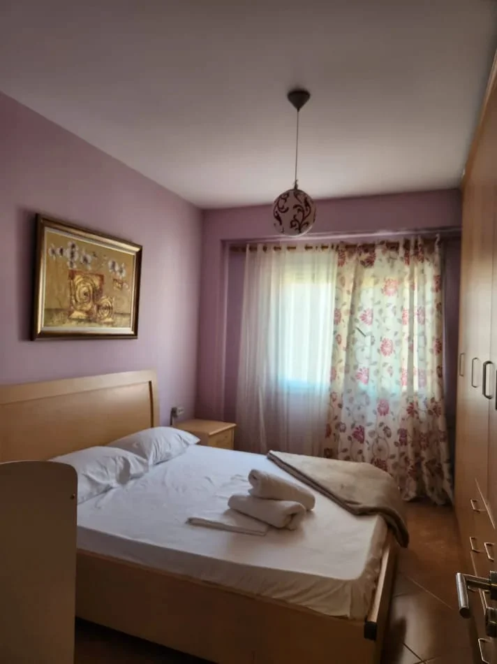 Tirane, Jepet me Qera Apartament 1+1, Mobiluar, Kati 4, Ashensor, Çmimi 400 Euro, në FRESK, Tiranë