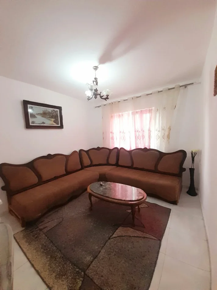 Tirane, Jepet me Qera Apartament 1+1,Mobiluar,kati 1, Çmimi 38.000 Lekë të Reja, Pranë Rrugës Dibrës, Tiranë.