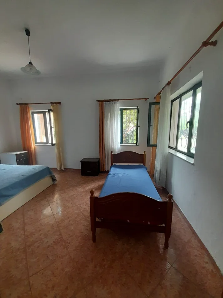 Tirane, Jepet me Qera Apartament 1+1,i Mobiluar, Çmimi 35.000 Lekë të Reja, Medrese, Rruga Dibrës, Tiranë.