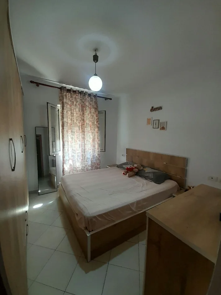 Tirane, Jepet me Qera Apartament 2+1,Mobiluar,kati 3,Çmimi 45.000 Lekë të Reja,në FRESK, Tiranë.