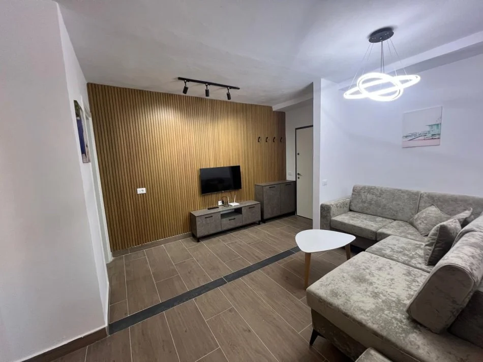 Tirane, Jepet me Qera Super Ap 1+1 ne Selite tek Shkolla Marin Barleti ,Kati 3, 65 m² 500 € ( JEPET ME QERA SUPER APARTAMENT 1+1 I MOBILUAR NË SELITË.)