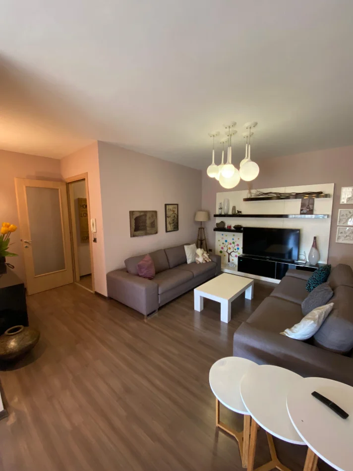 Tirane, QERA apartament 2+1+2+Ballkon Kati 5, 101 m² 700 € (Rruga e Kavajes)