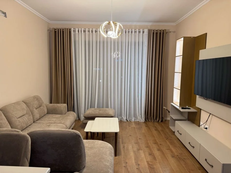 Tirane,Qera 2+1+Aneks+Ballkon Kati 7, 85 m² , 800 mije lek(Rruga e Dibres)