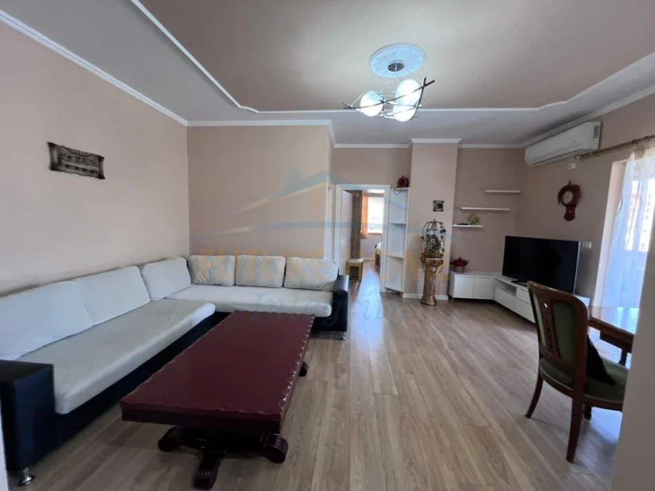 Tirane, Qera Apartament 2+1, Kati 5, 102 m² 525 € (Xhamllik)