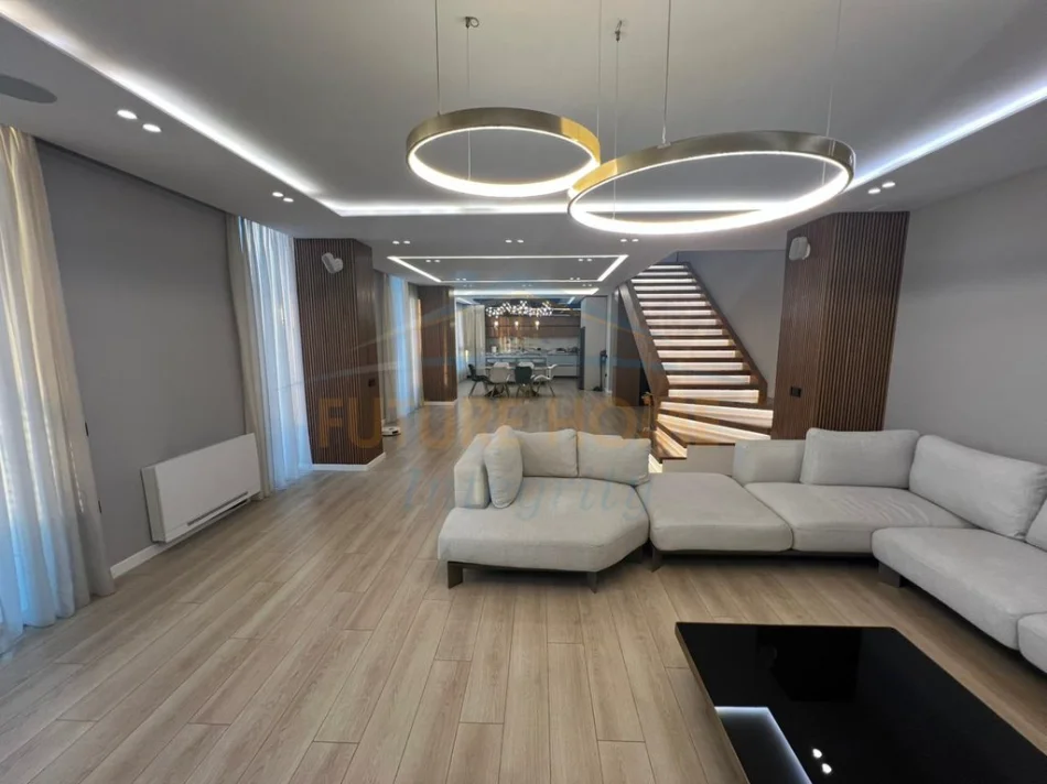 Tirane, Qera, Duplex 4+1+3+Verandë+Post parkimi, Kompleksi Square 21