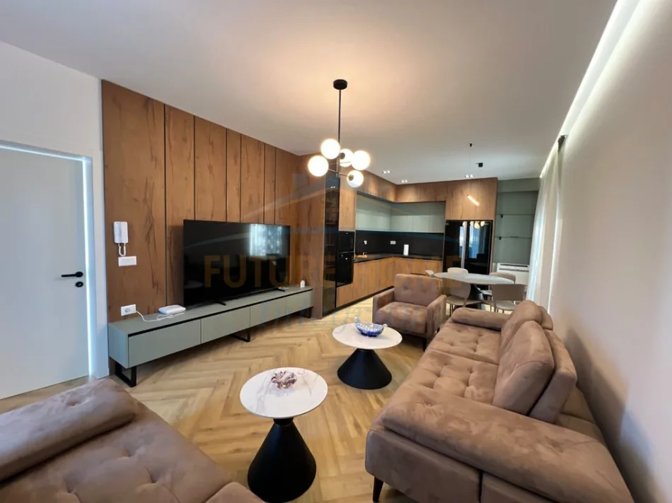 Tirane, Qera, Vilë 2-Katëshe+3 Poste Parkimi, 240 m² 2.200 € (Sauk i Vjetër)