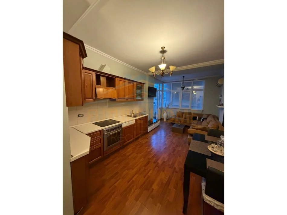 Tirane, Shitet Apartament 2+1, Blloku,  Kati 9, 105 m², 298.000 €