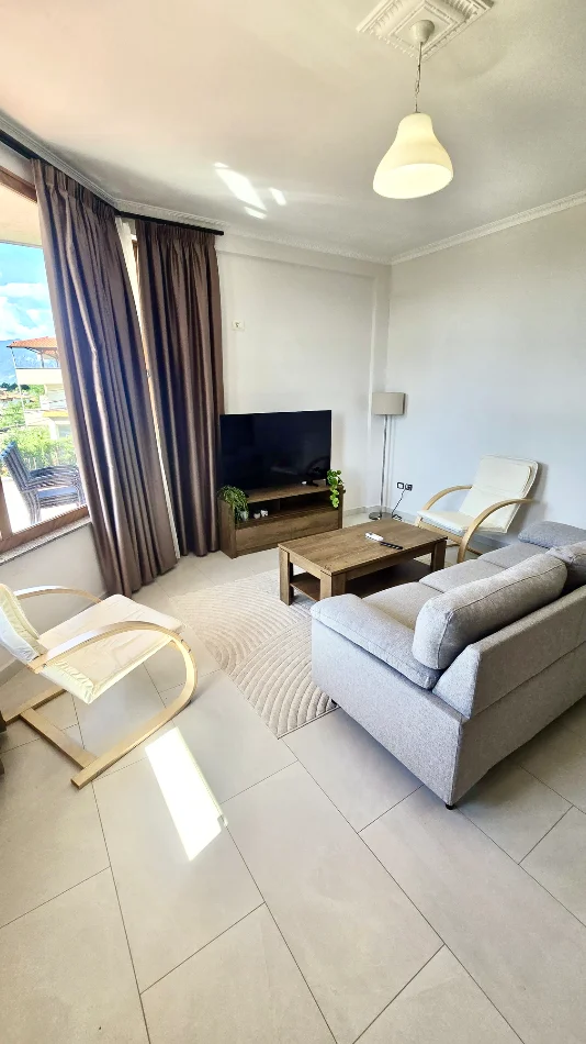 Tirane, Vilat Gjermane - Apartament 3+1+Ballkon+ 2 Tualete, 150 m² 700 € (Fuat Toptani)