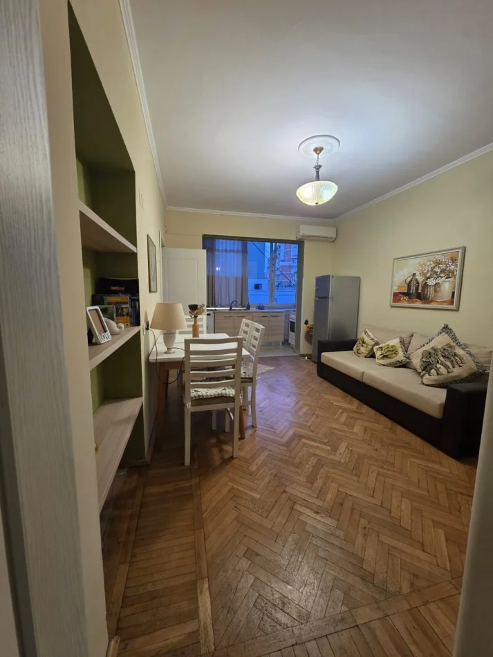 Tirane, apartament 1+1 Kati 2, 56 m² 600 € (Qender Dollari)
