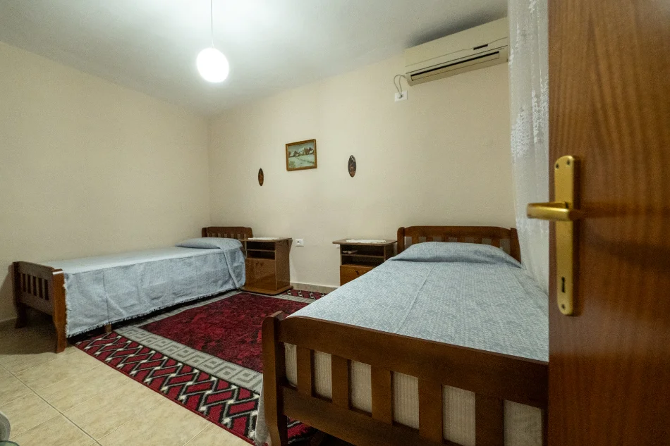 Tirane, jap me qera apartament 1+1+Aneks+Ballkon Kati 3, 42 m² 400 € (Rruga Mihal Grameno)