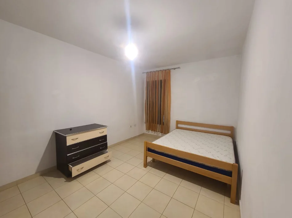 Tirane, jap me qera apartament 1+1+Ballkon , 75 m² 447 € (grand Gallery)